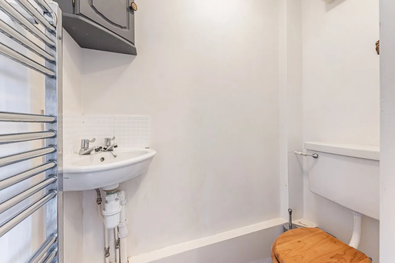 Elder Close, Badger Farm, SO22, photo 18