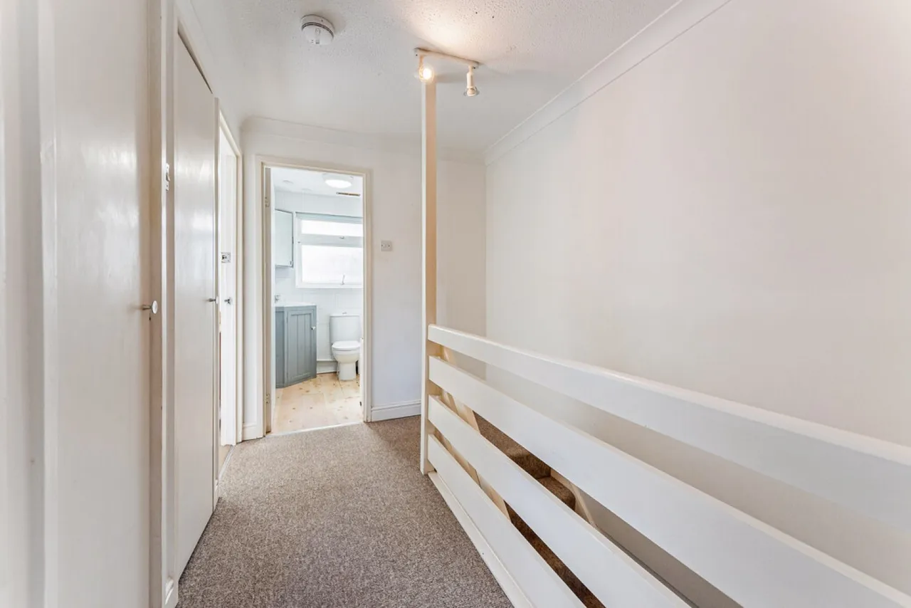 Elder Close, Badger Farm, SO22, photo 7
