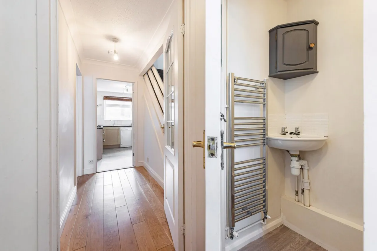 Elder Close, Badger Farm, SO22, photo 2