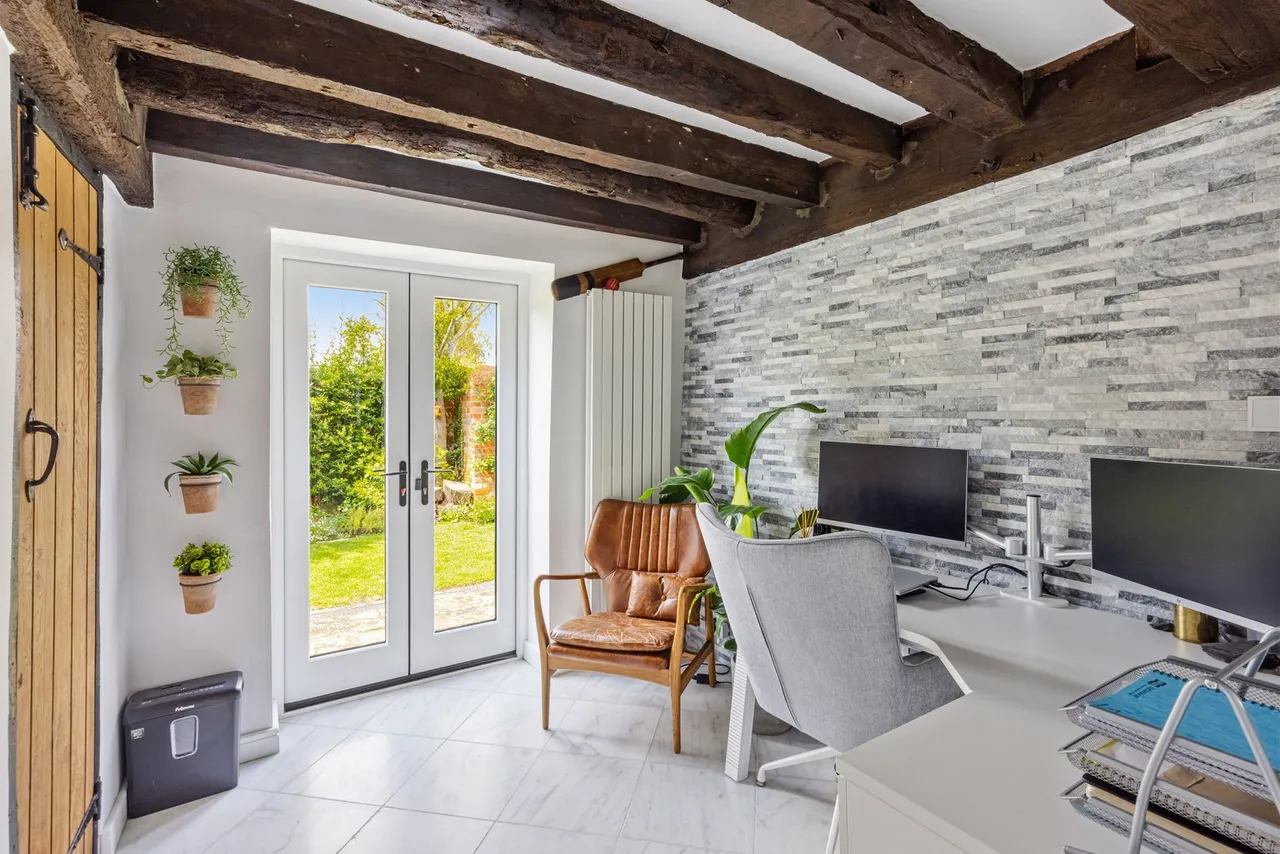 Wainlode Lane, Norton, GL2, photo 14