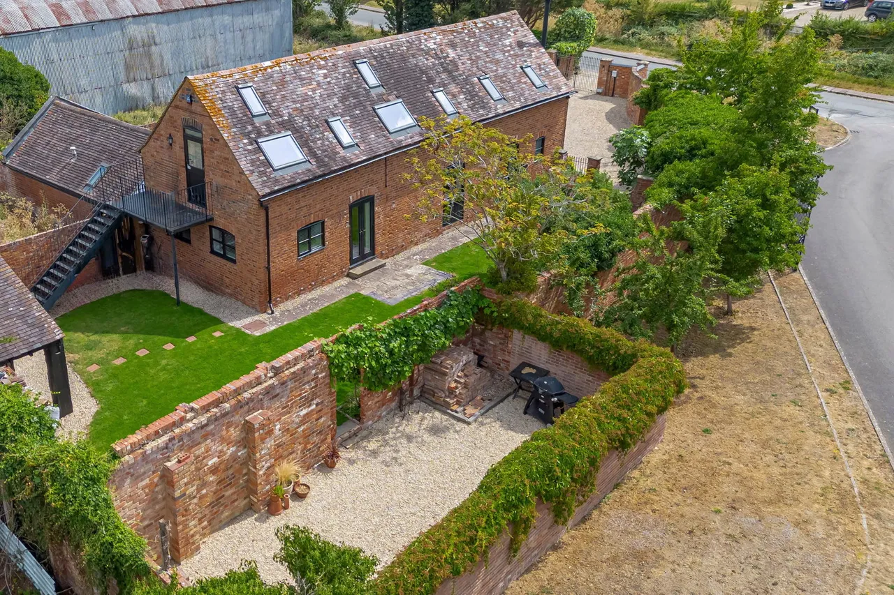 Wainlode Lane, Norton, GL2, photo 28