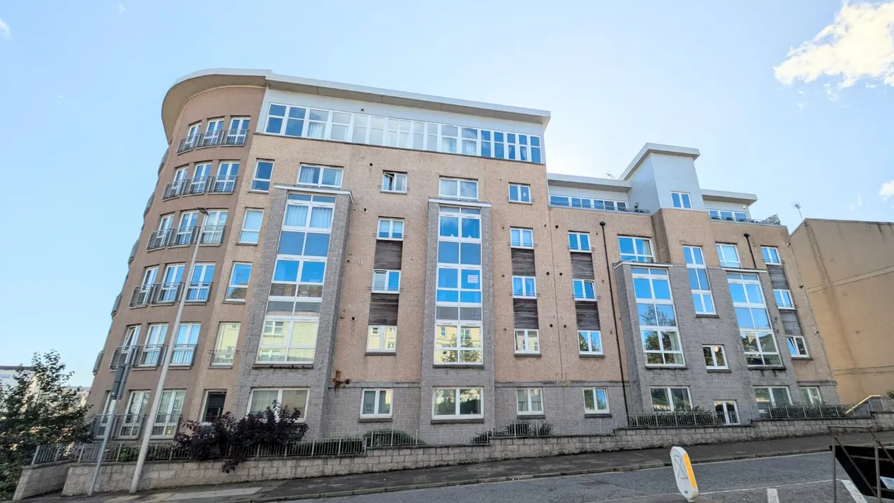 2 bed flat to rent, Portland Street, Aberdeen, AB11