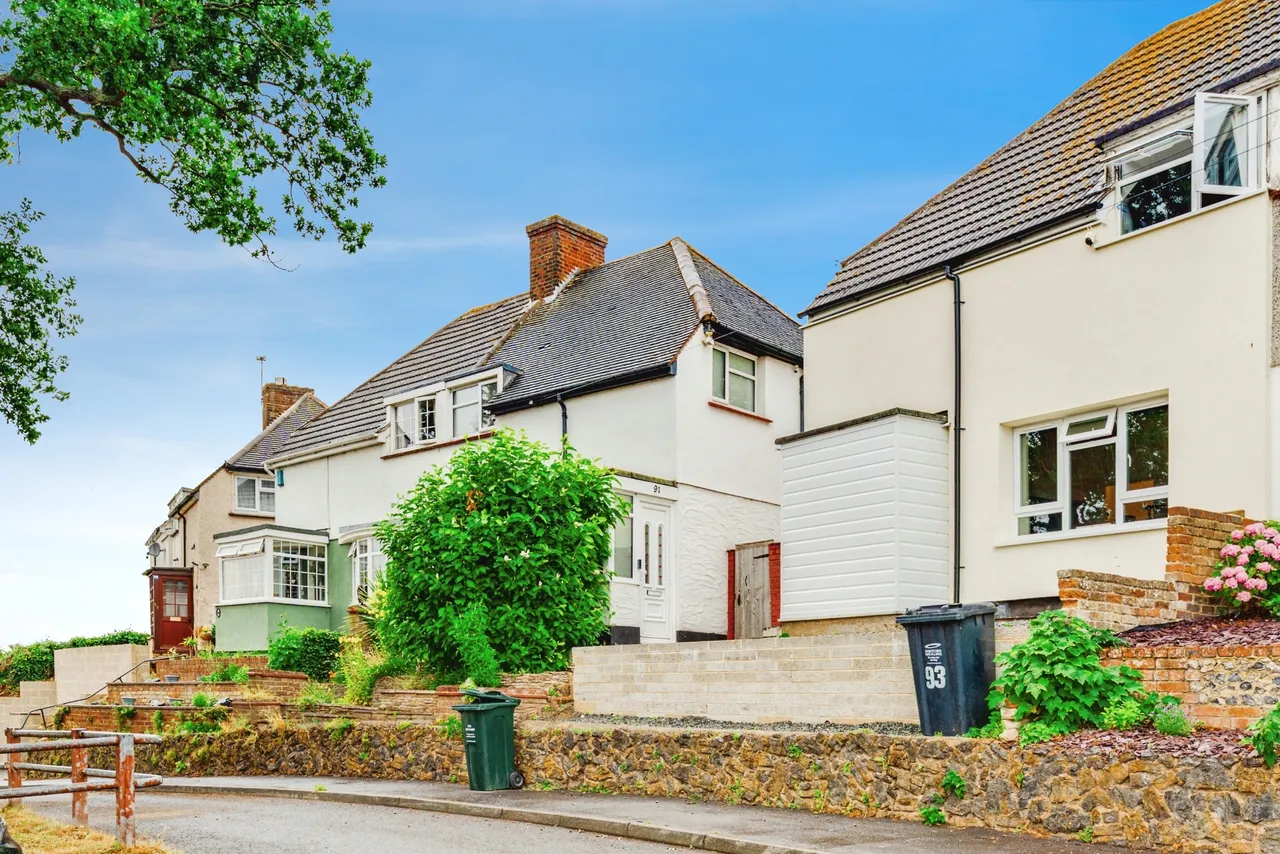 2 bed house for sale — Hill Rise, Dartford