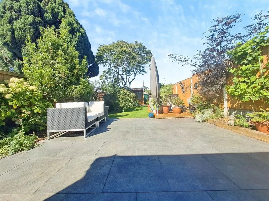 2 bed house for sale — Sea View Road, Cliffsend, Kent, CT12