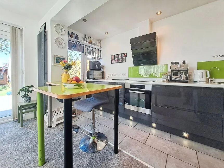 Sea View Road, Cliffsend, Kent, CT12, photo 3