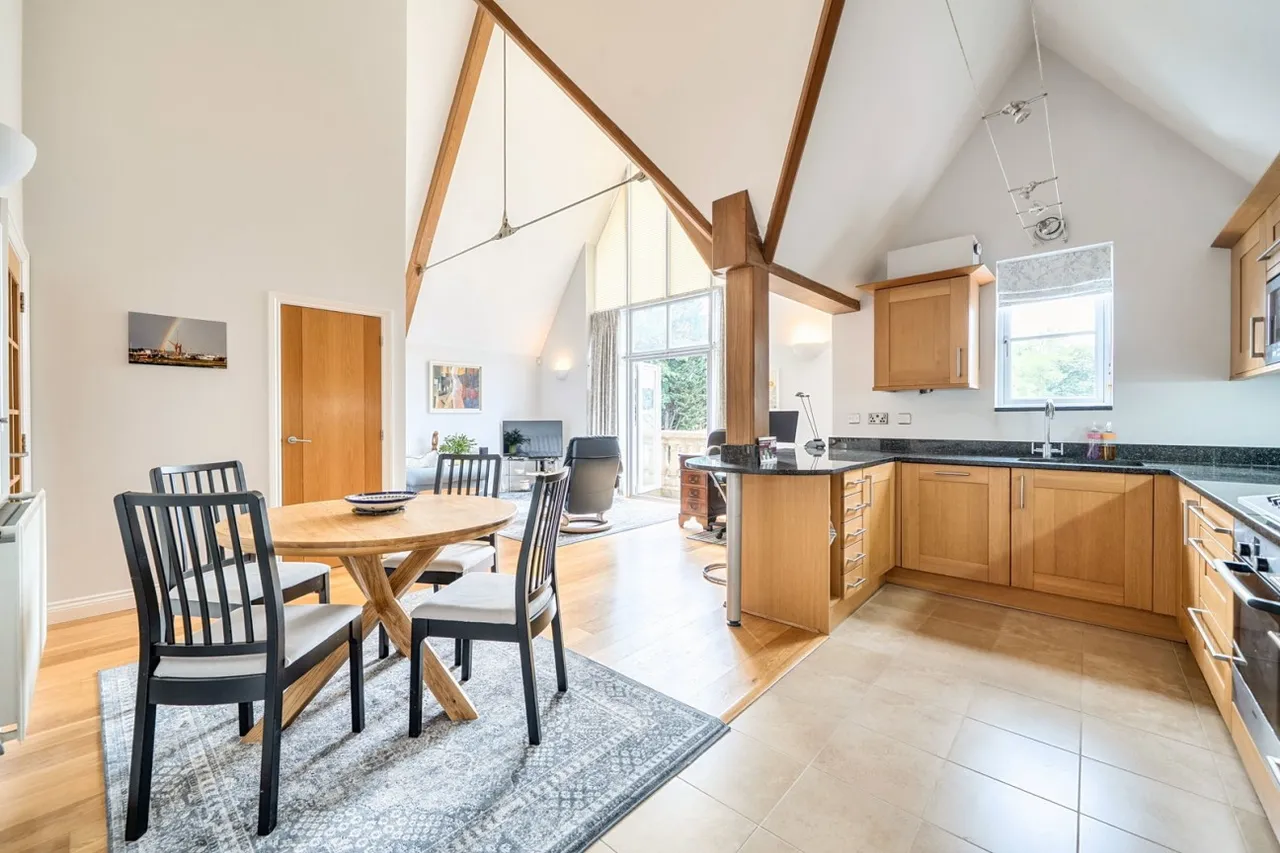4 bed flat for sale, Winchester, SO23