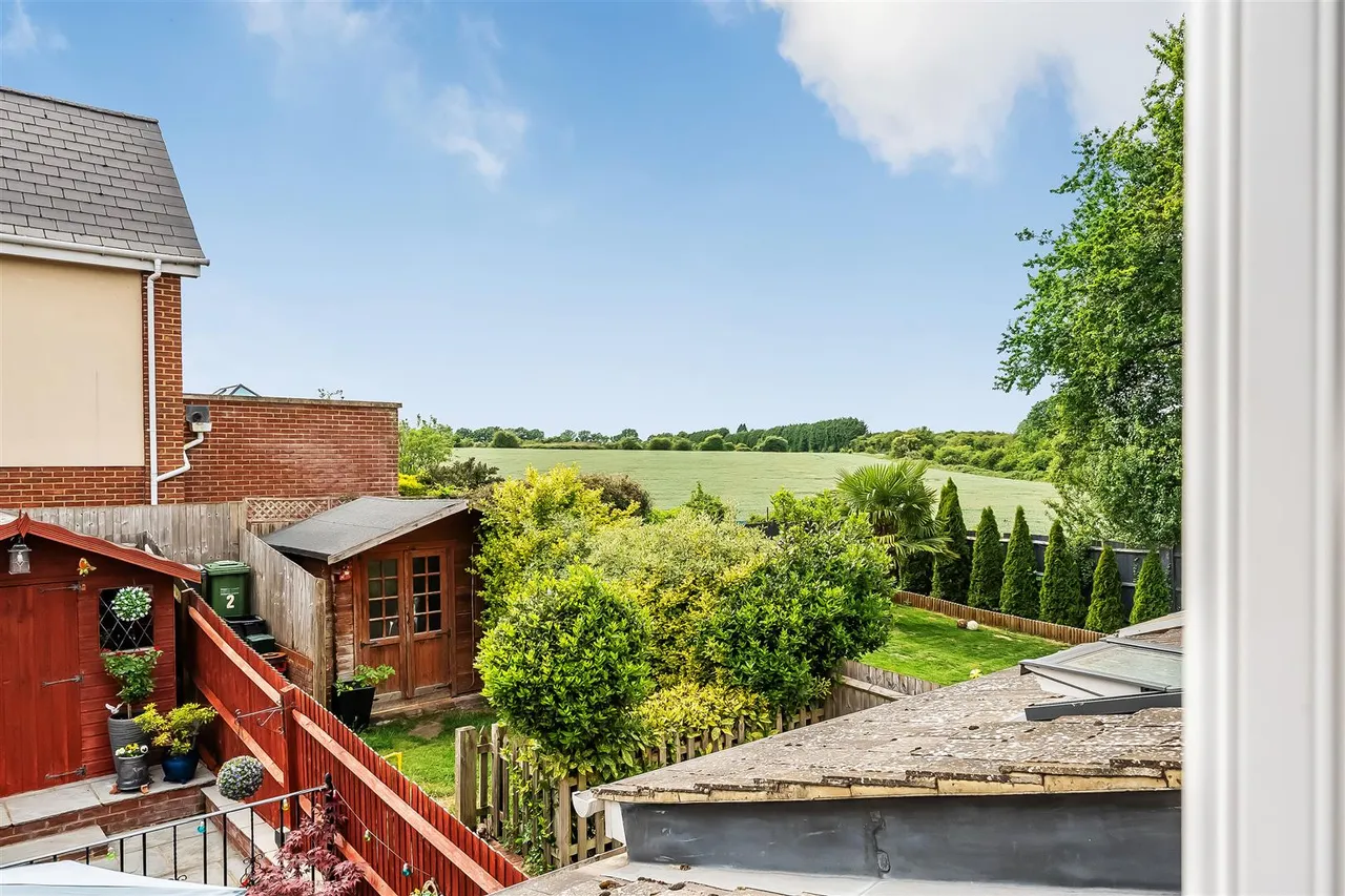 Tealby Close, Lower Kingswood, KT20, photo 17