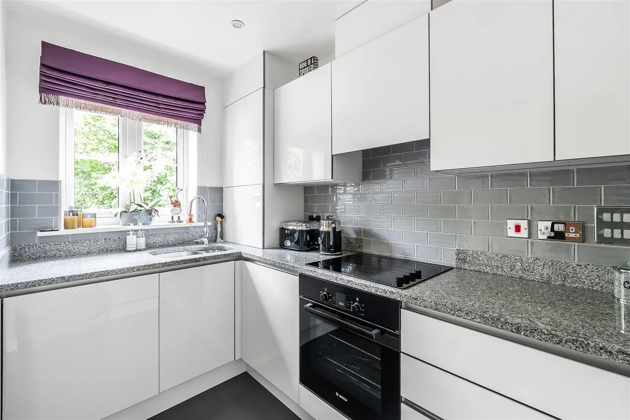 Tealby Close, Lower Kingswood, KT20, photo 10