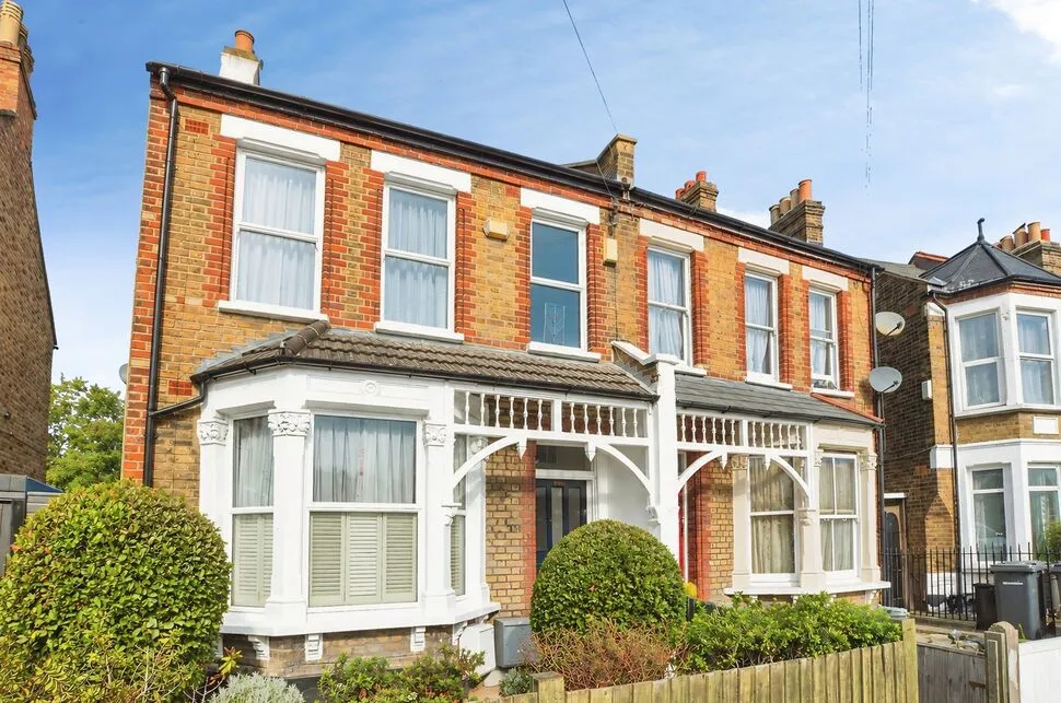 3 bed flat for sale, Albacore Crescent, London, SE13