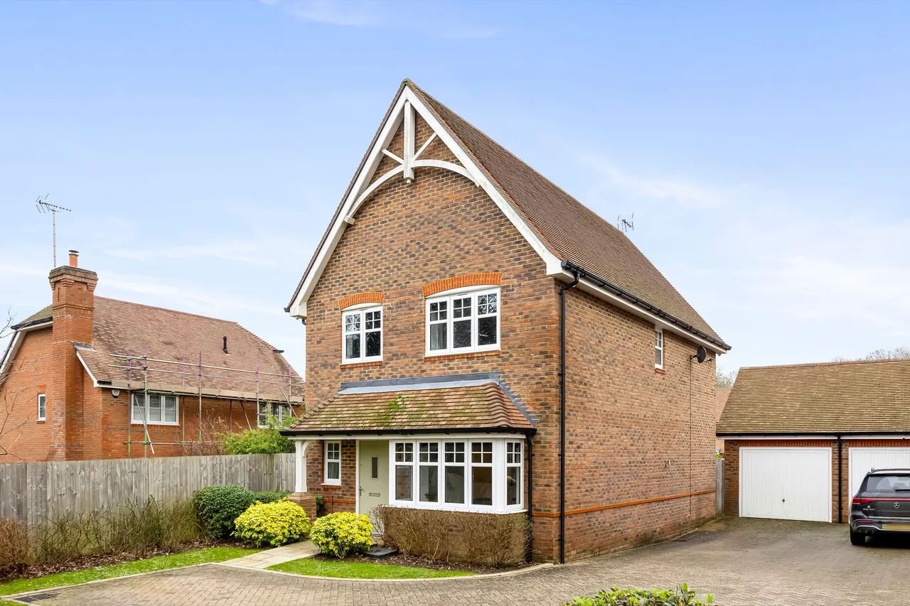 4 bed property for sale, Mill Rose Way, Burgess Hill, RH15