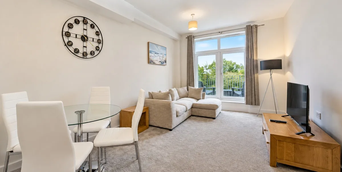 2 bed flat for sale, High Street, Wickford, SS12