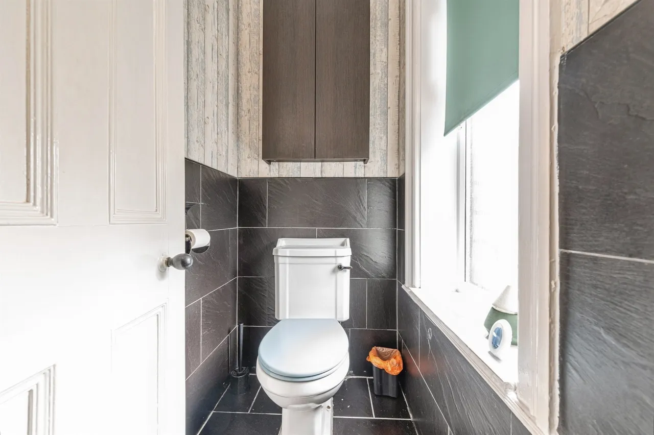 Whitcliffe Road, CLECKHEATON, photo 12