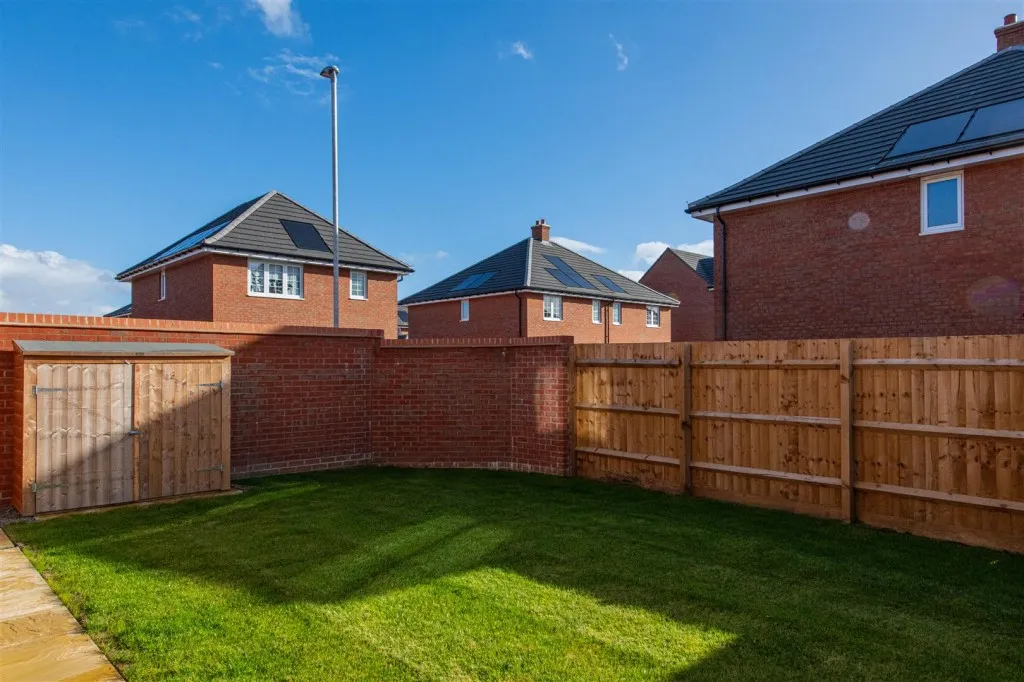 Litchfield Drive, Higham Ferrers, photo 18