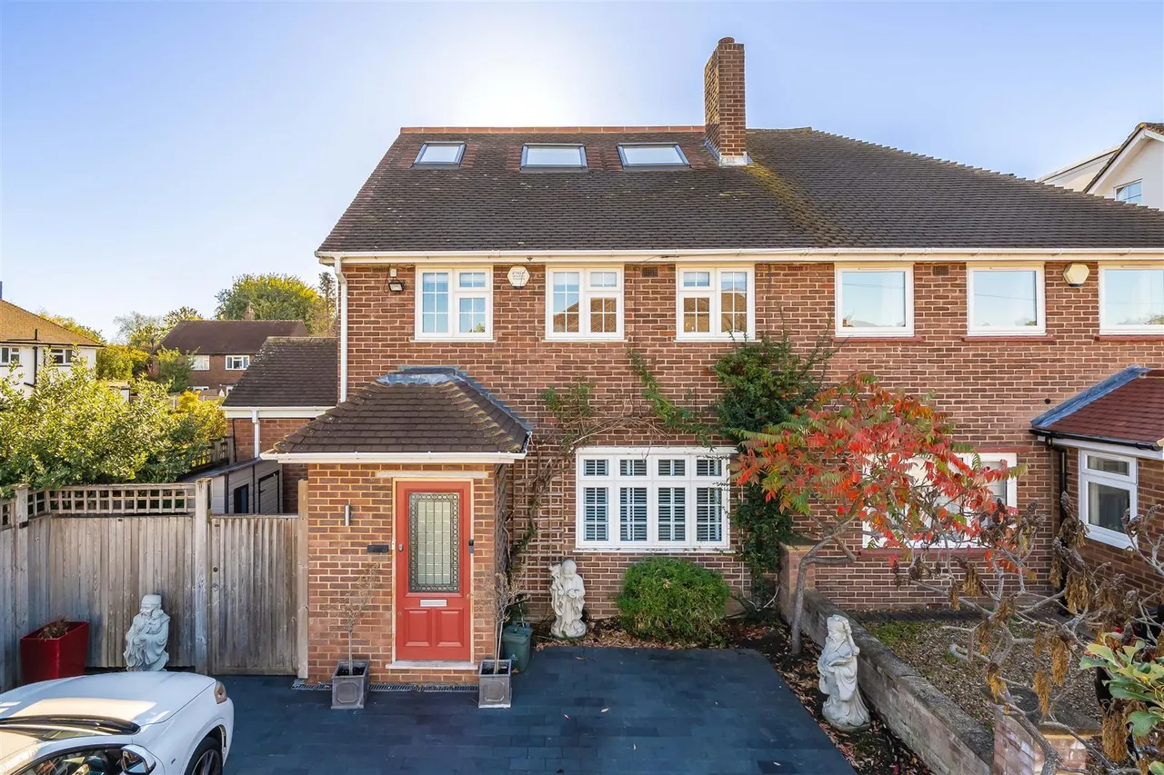 4 bed house to rent, St Giles Avenue, Ickenham, UB10