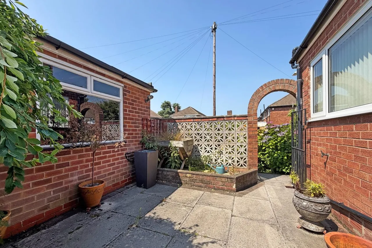 Lansdowne Road, Altrincham, Cheshire WA14 4HJ, photo 24