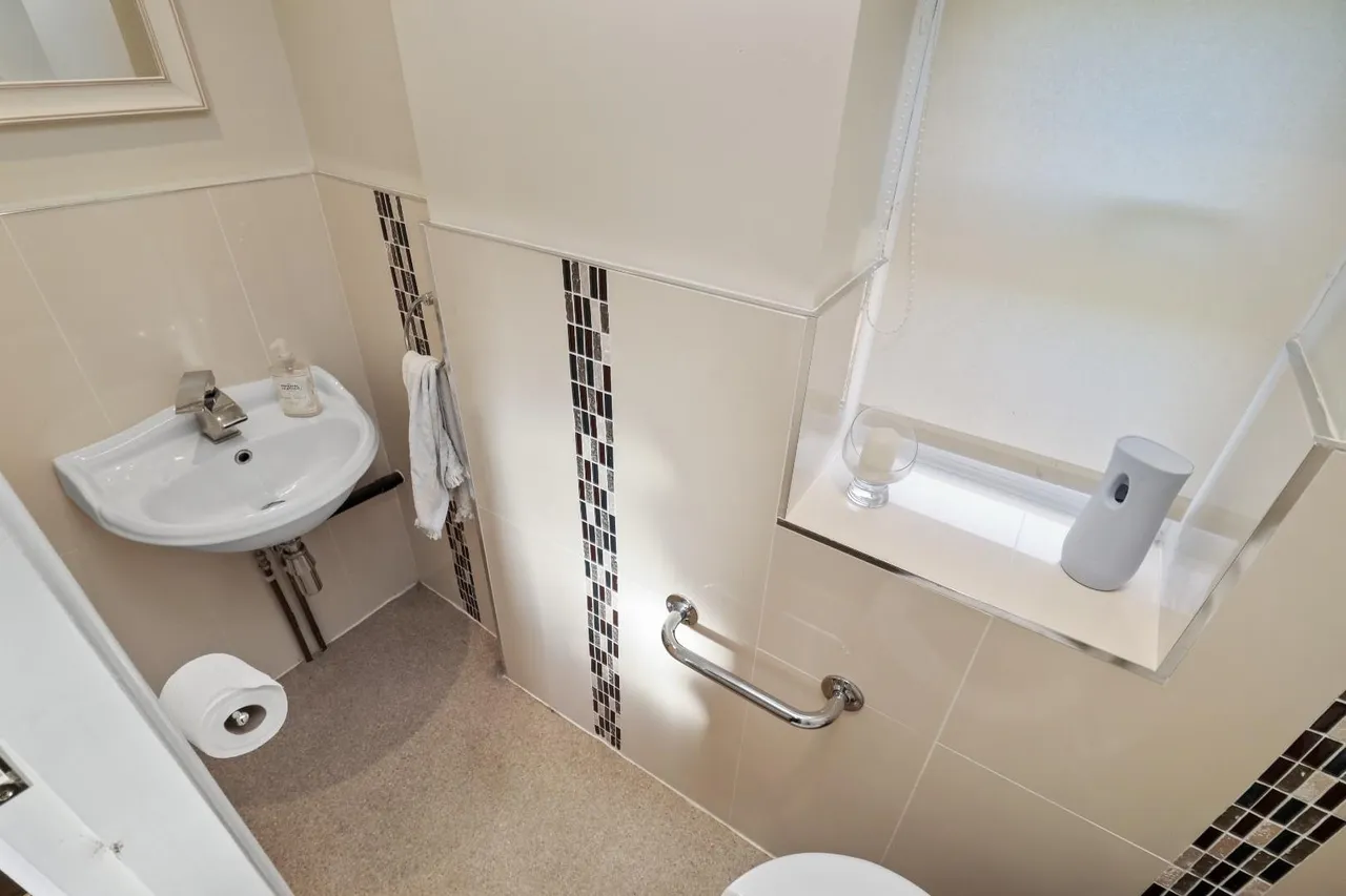 Lansdowne Road, Altrincham, Cheshire WA14 4HJ, photo 8