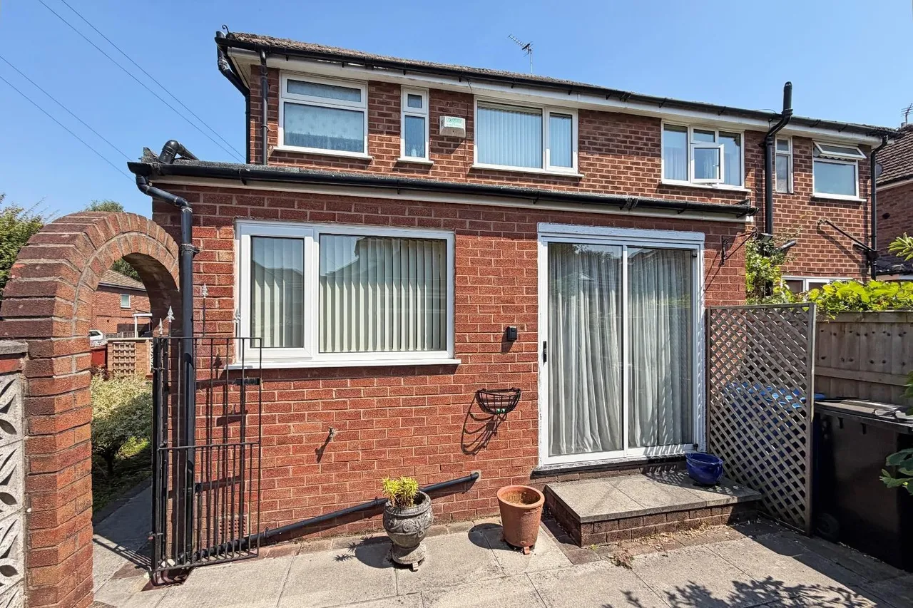 Lansdowne Road, Altrincham, Cheshire WA14 4HJ, photo 25