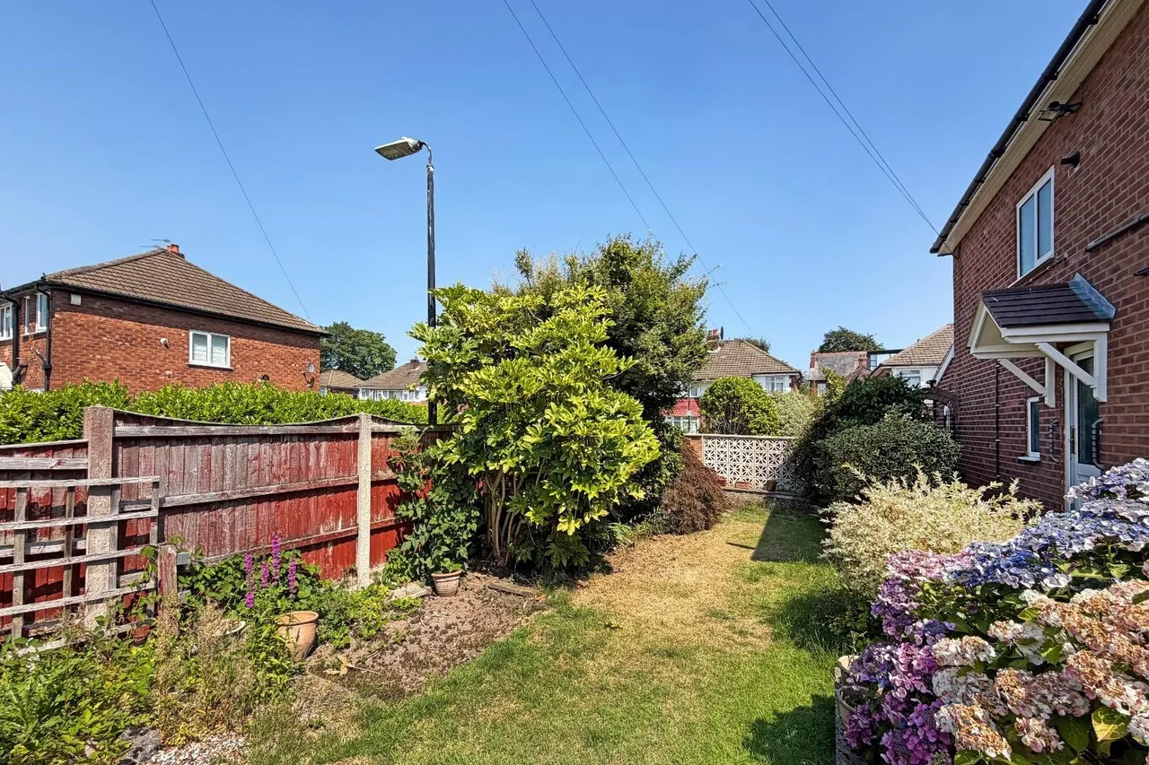 Lansdowne Road, Altrincham, Cheshire WA14 4HJ, photo 5
