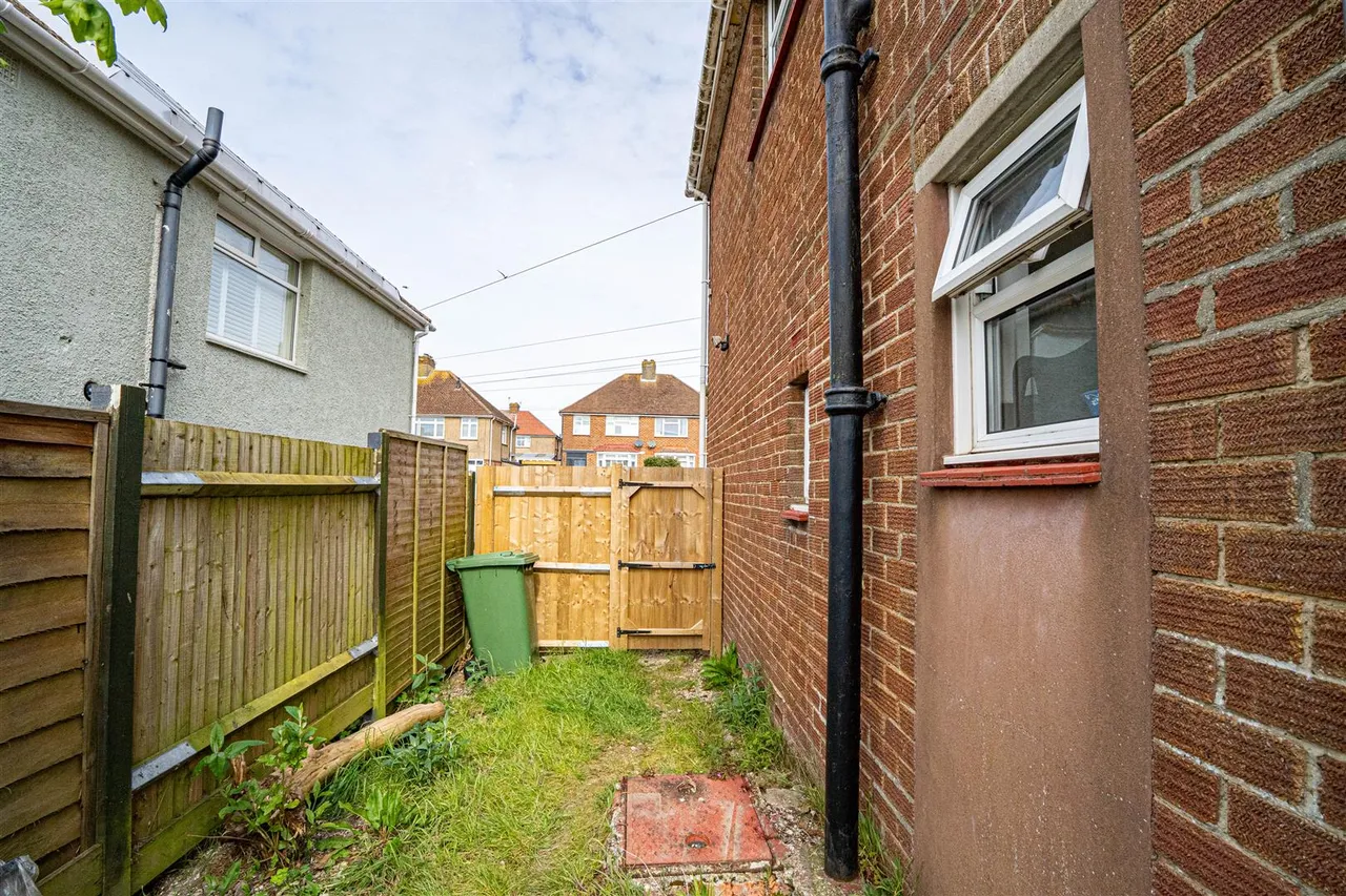 Battle Crescent, St. Leonards-On-Sea, photo 23