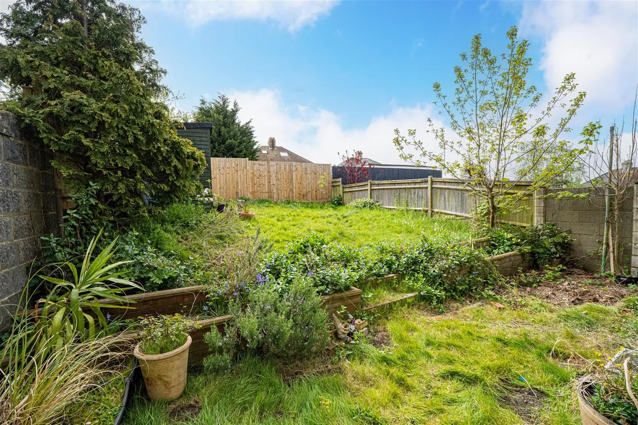 Battle Crescent, St. Leonards-On-Sea, photo 13