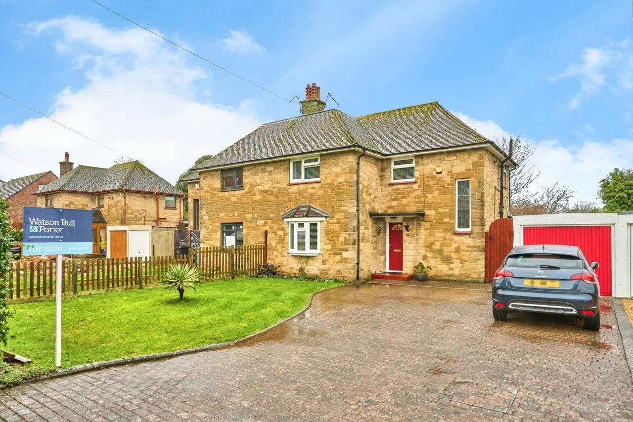 3 bed house for sale, Castle Road, Newport, PO30