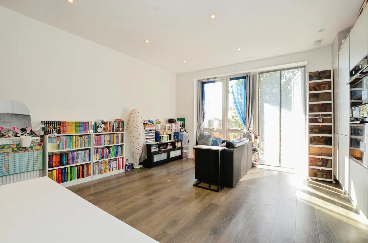 2 bed flat for sale, Oxhey Drive, Watford, WD19