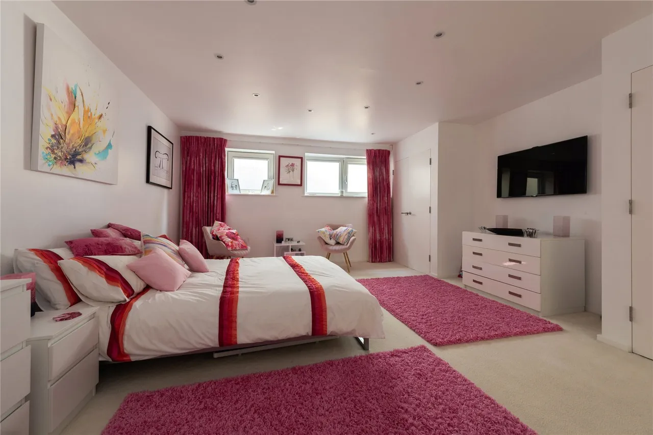 Broomfield Park, Westcott, RH4, photo 21