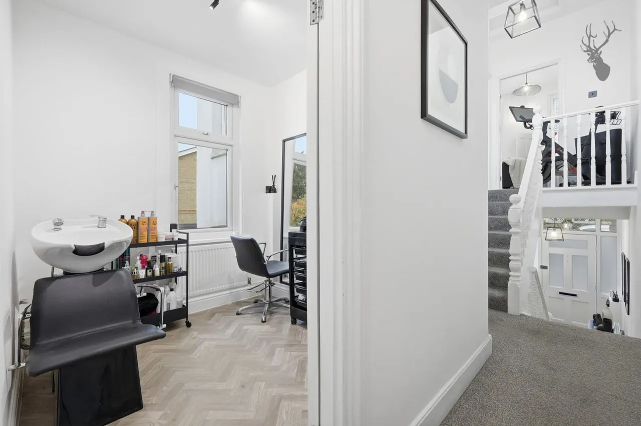 Loughton, IG10, photo 18