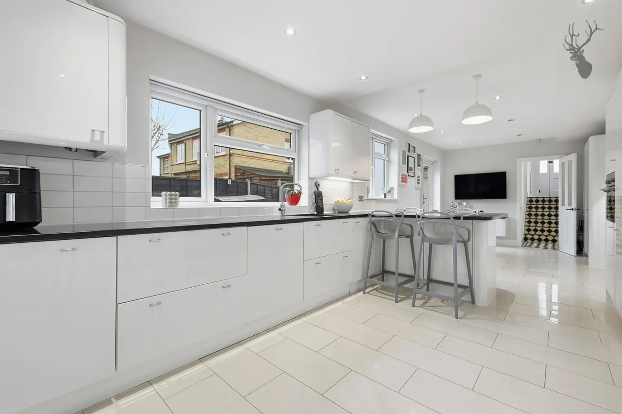 Loughton, IG10, photo 9