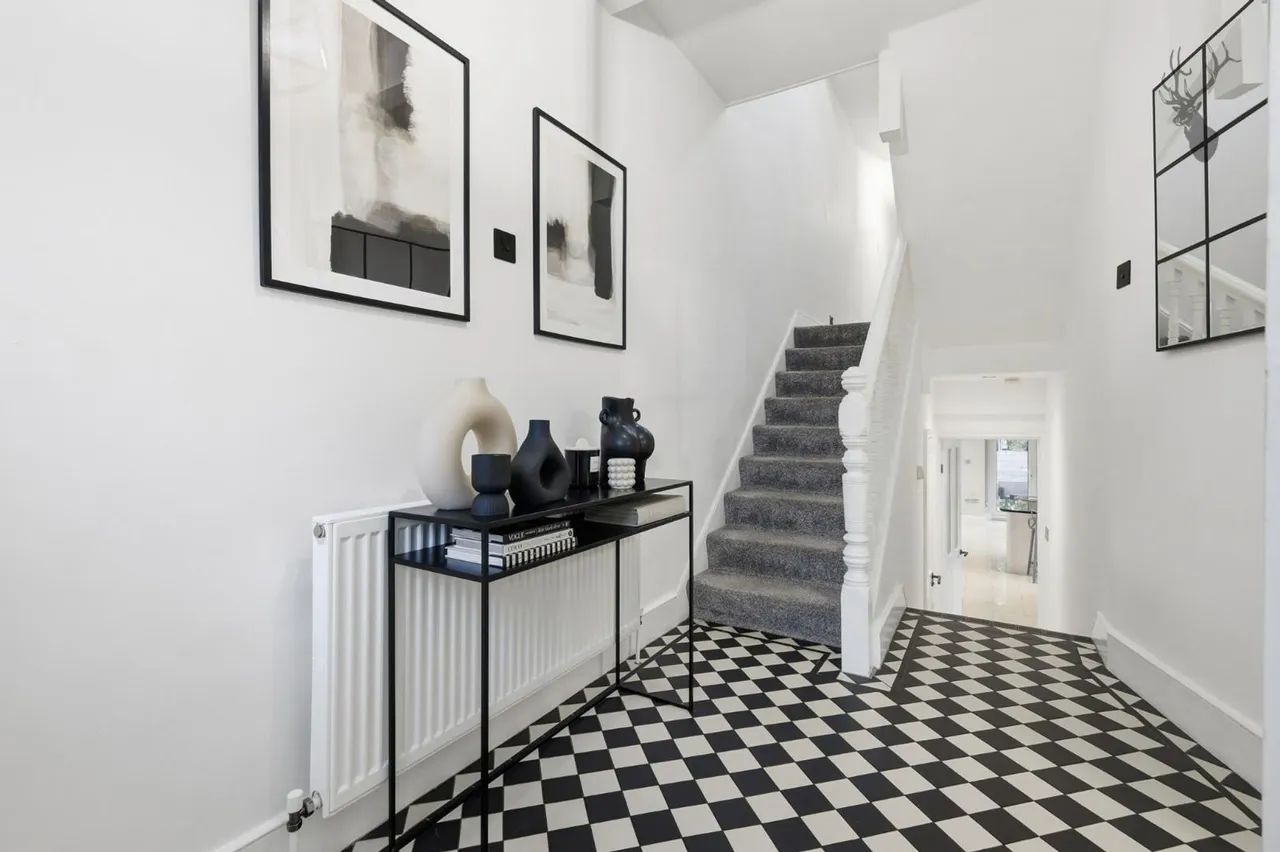 Loughton, IG10, photo 2