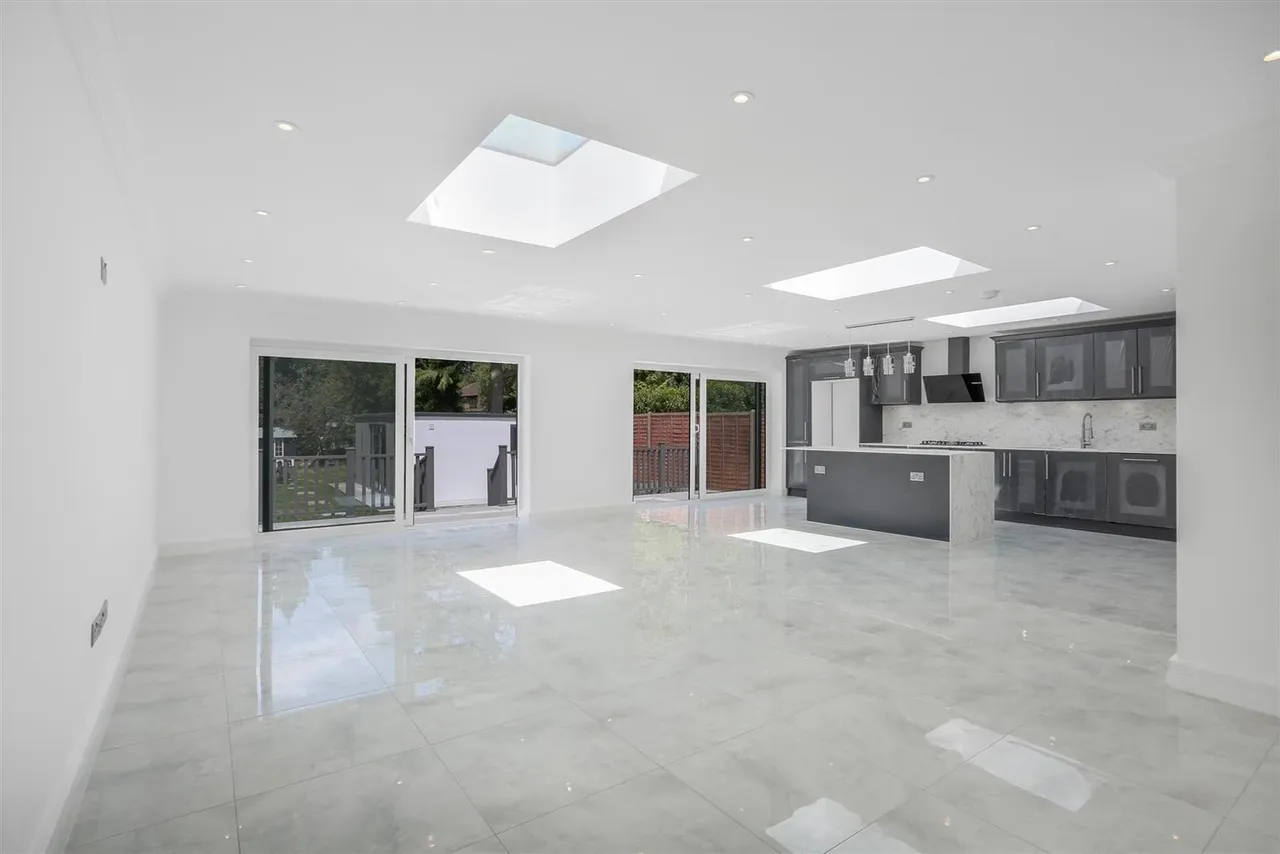 Claremount Gardens, Epsom, KT18 5XF, photo 3