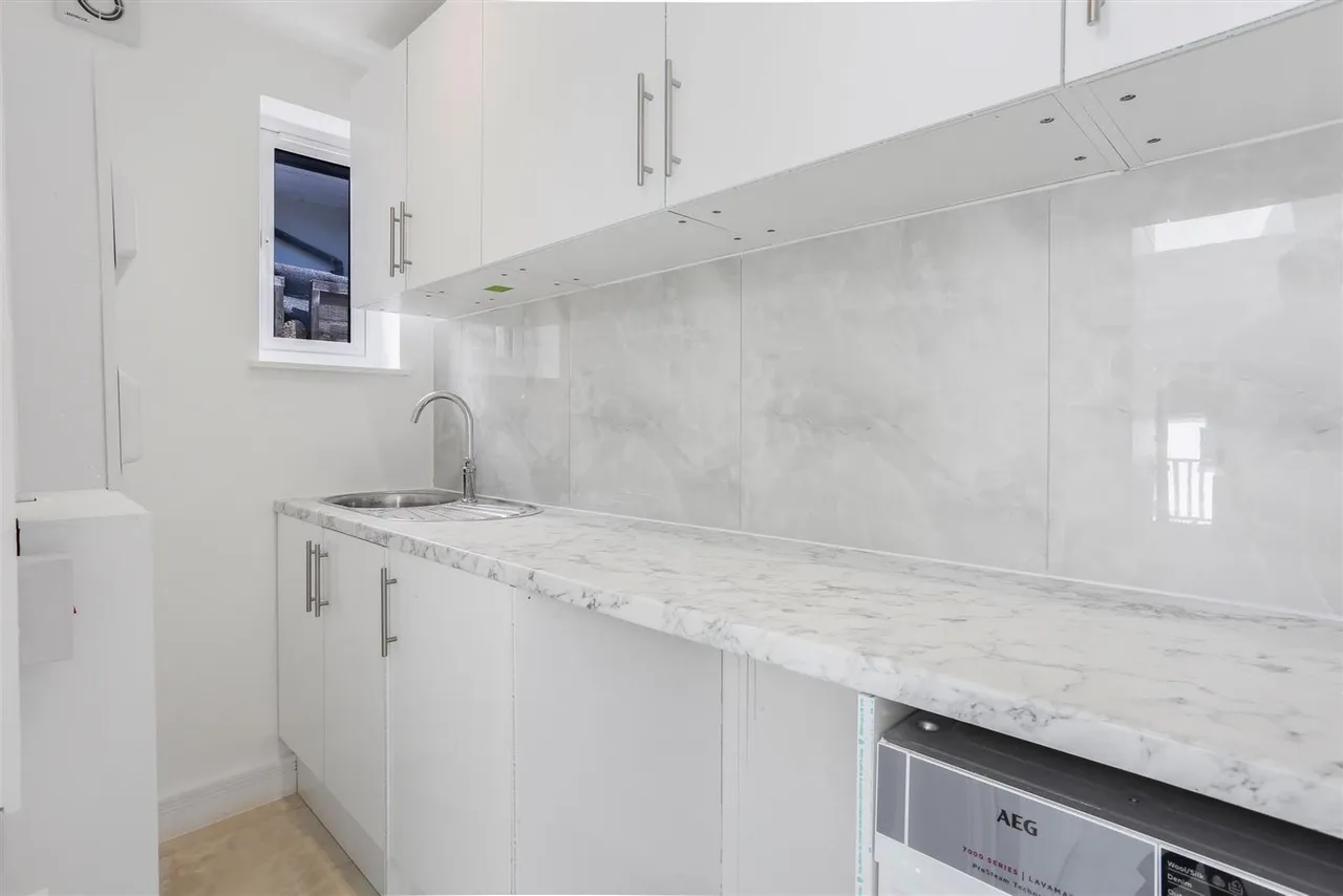 Claremount Gardens, Epsom, KT18 5XF, photo 12