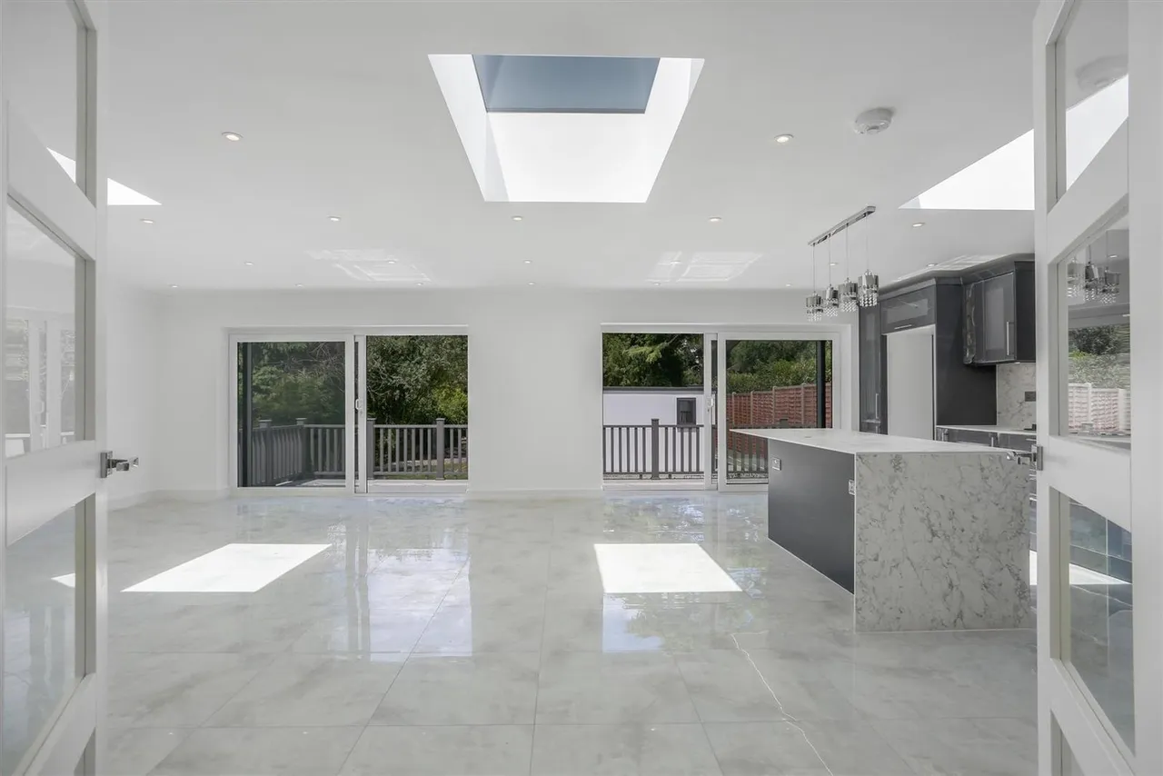 Claremount Gardens, Epsom, KT18 5XF, photo 6