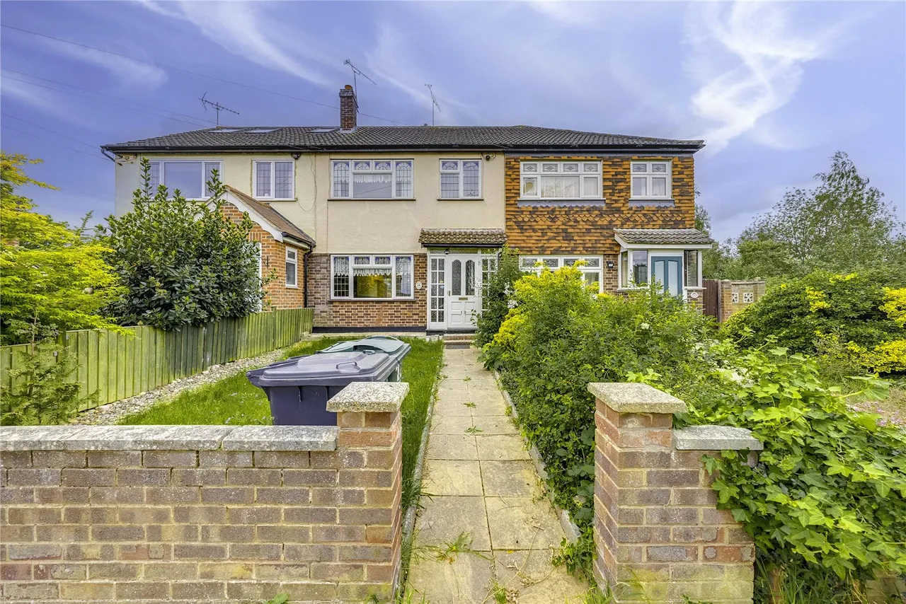 3 bed house for sale — May Road, Hawley, DA2
