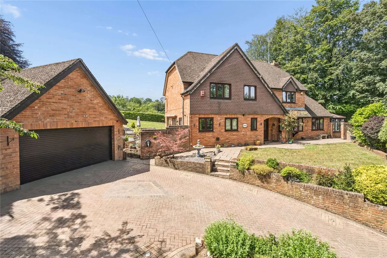 4 bed house for sale — Solesbridge Lane, Chorleywood, Rickmansworth, Hertfordshire, WD3 5SR