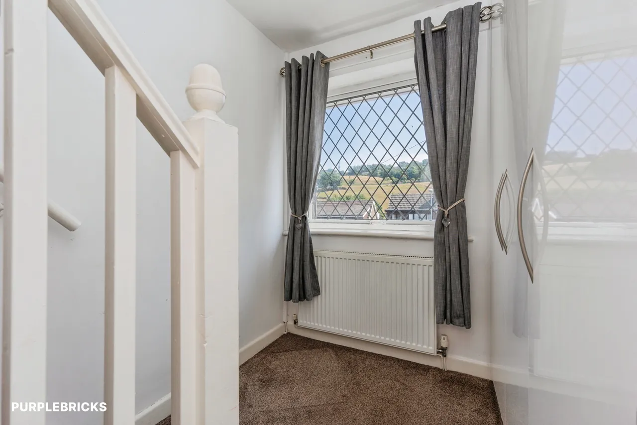 Neston Close, Oldham, OL2, photo 13