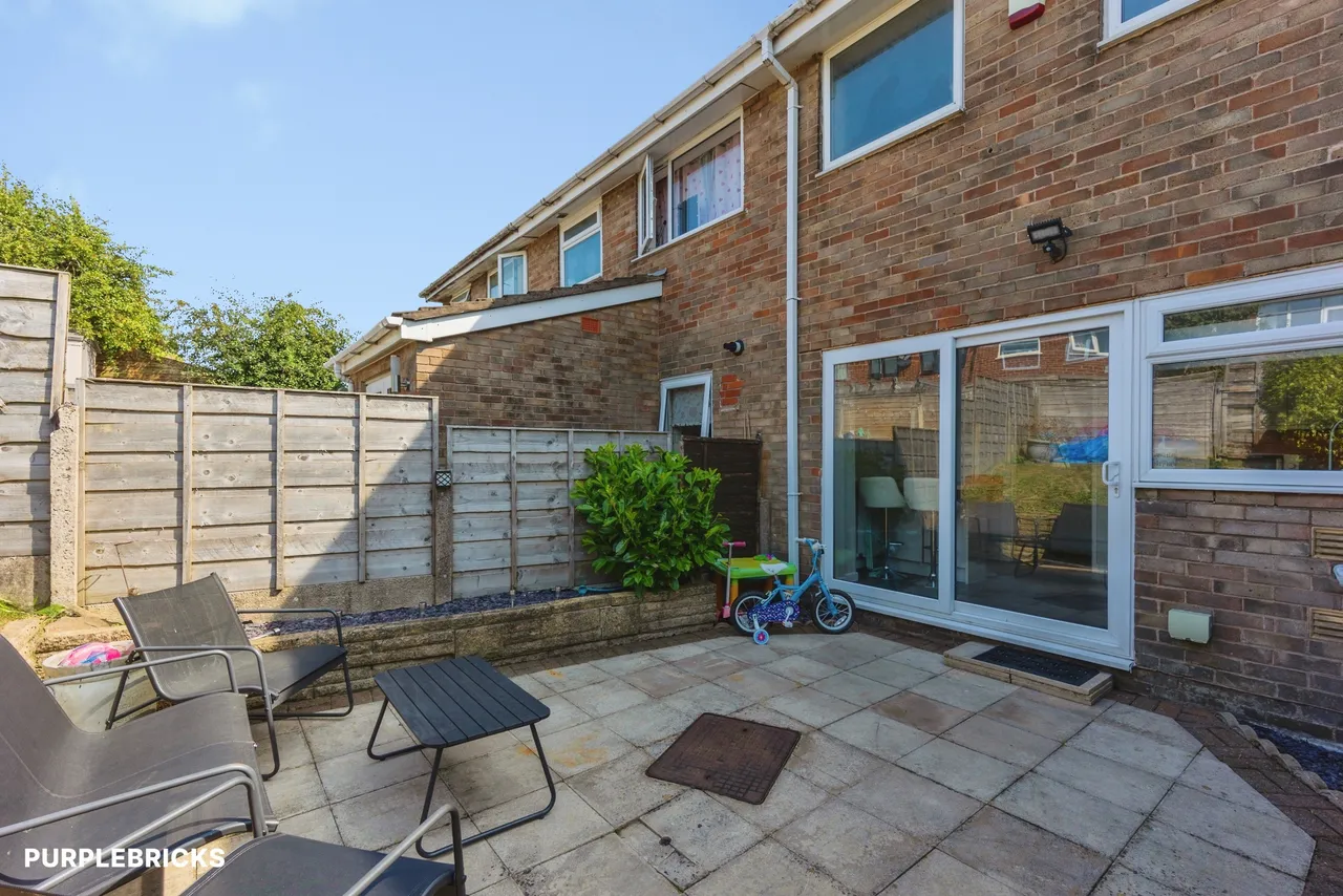 Neston Close, Oldham, OL2, photo 16