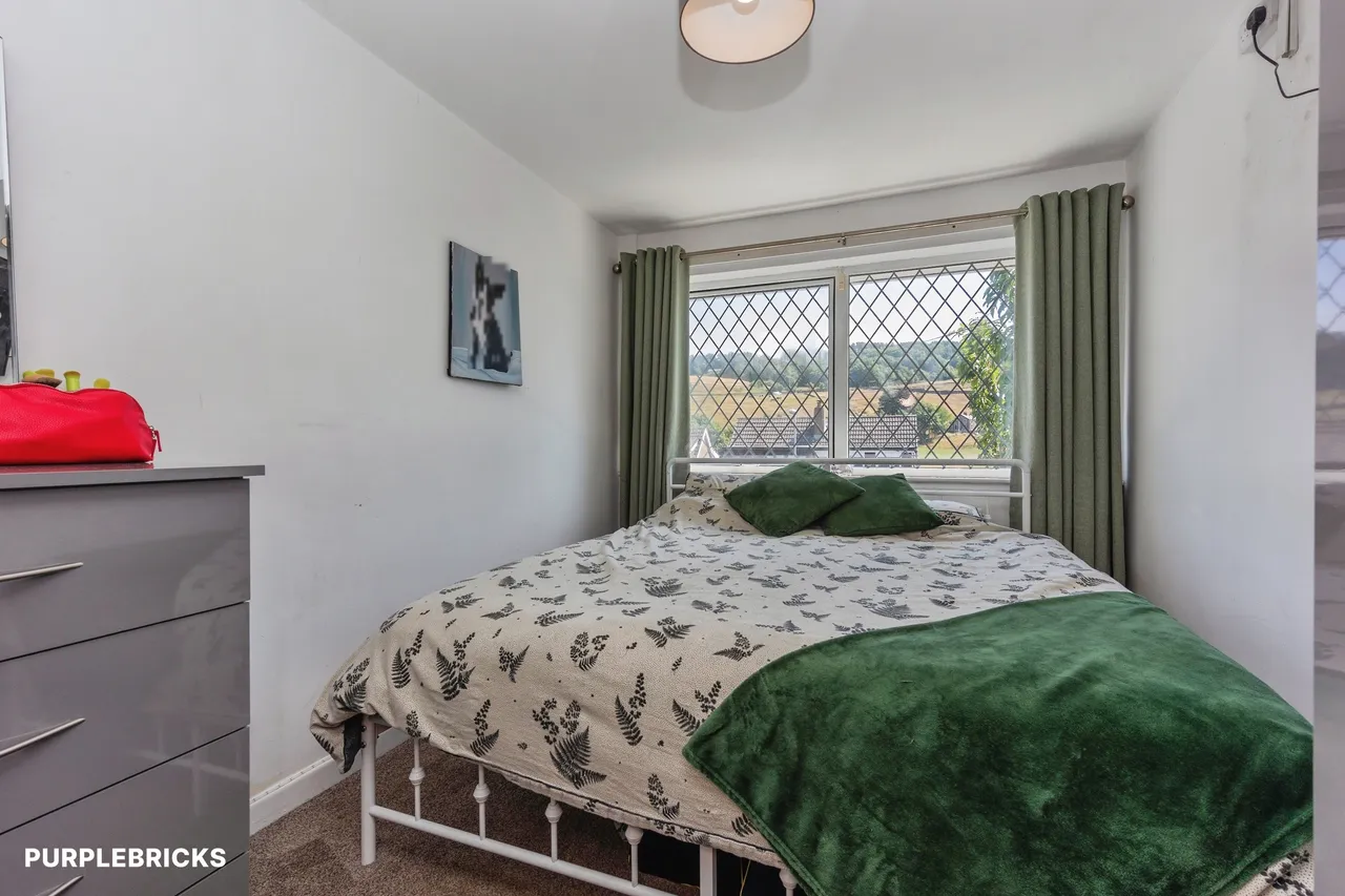 Neston Close, Oldham, OL2, photo 10