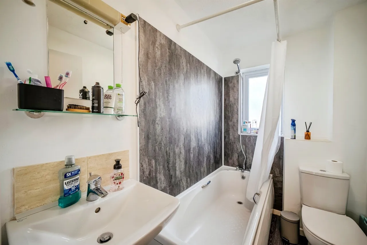 Eastholme Avenue, Belmont, HR2, photo 12