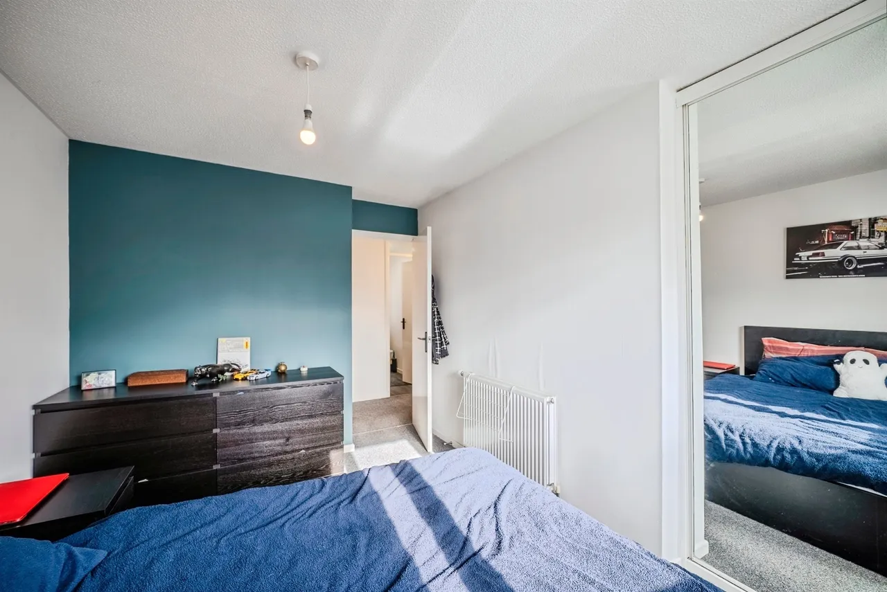 Eastholme Avenue, Belmont, HR2, photo 16