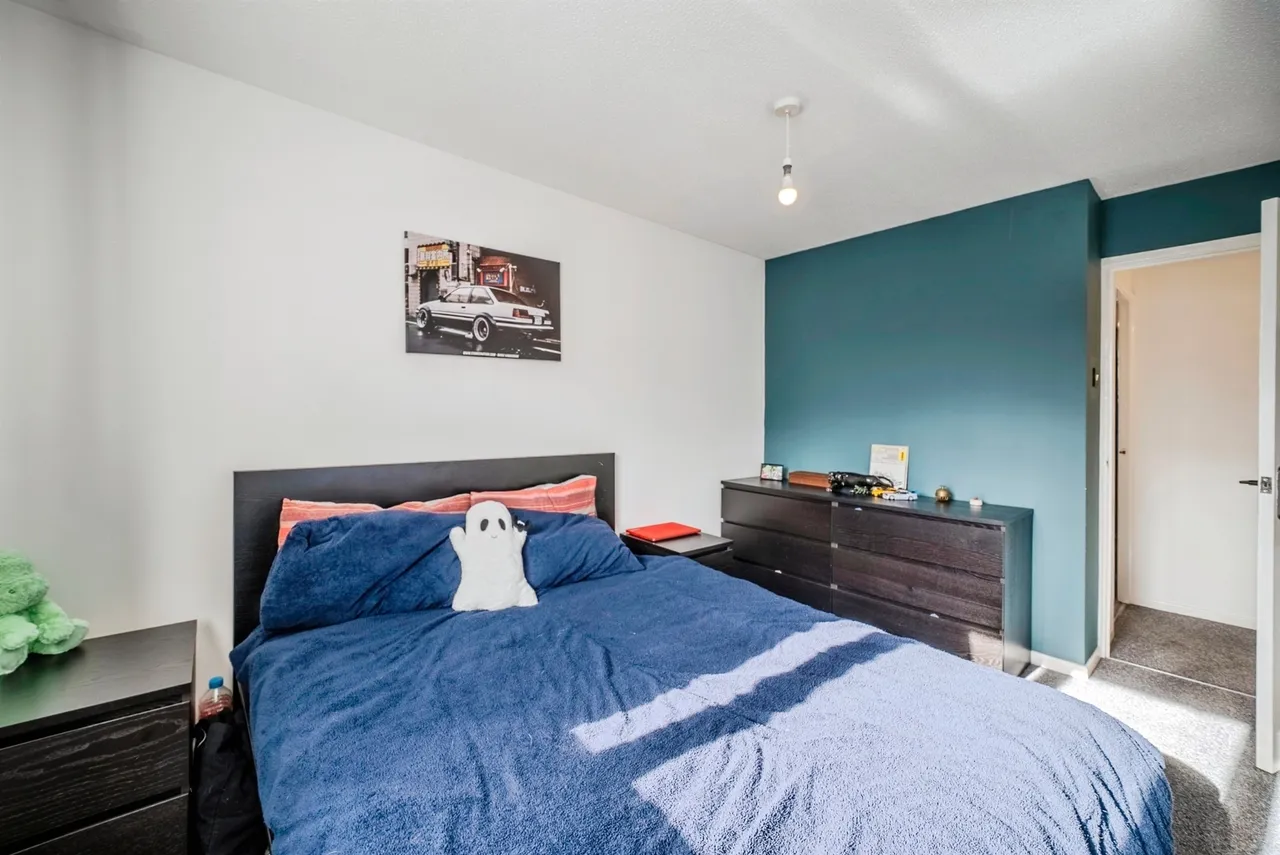 Eastholme Avenue, Belmont, HR2, photo 9