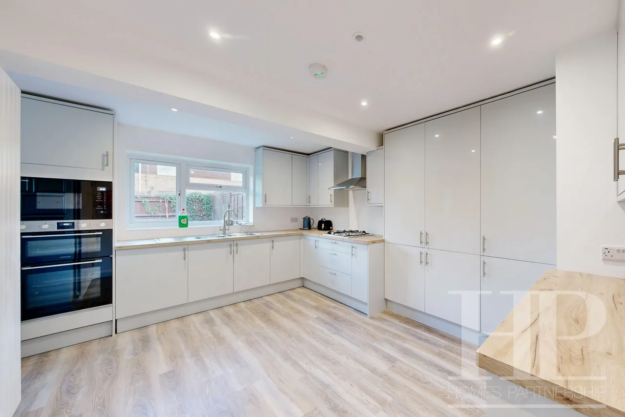 Borrowdale, Southgate, RH11, photo 4