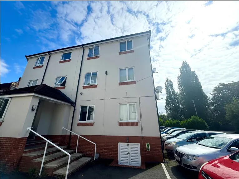 2 bed flat to rent — Valley House, Walthall St, CW2