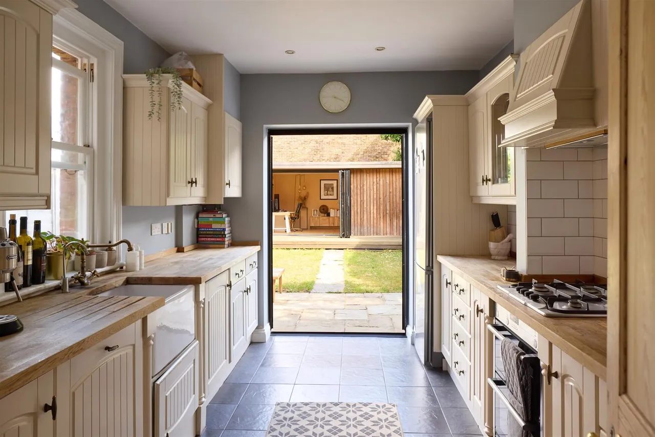 Upper Fairfield Road, Leatherhead, KT22, photo 2