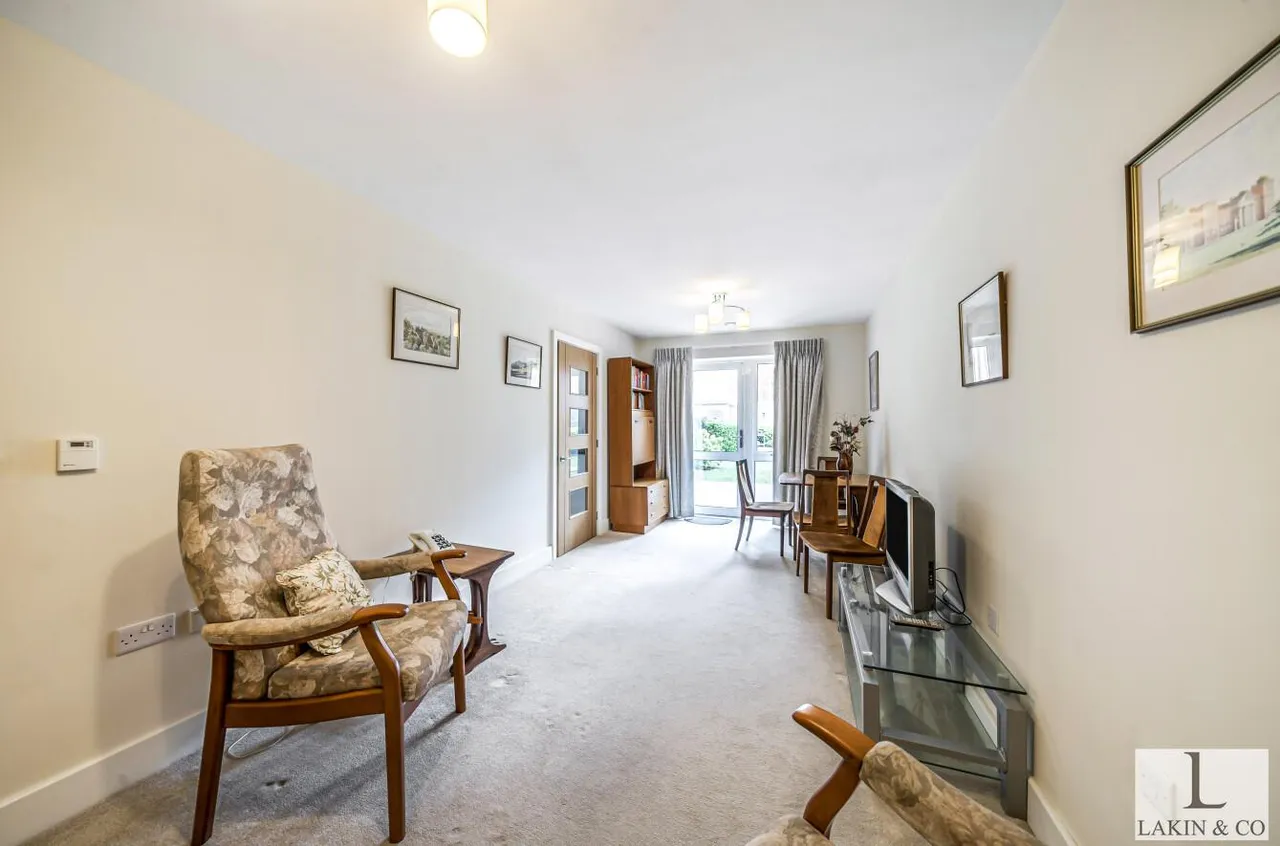 Josiah Drive, Ickenham, UB10 8FF, photo 2