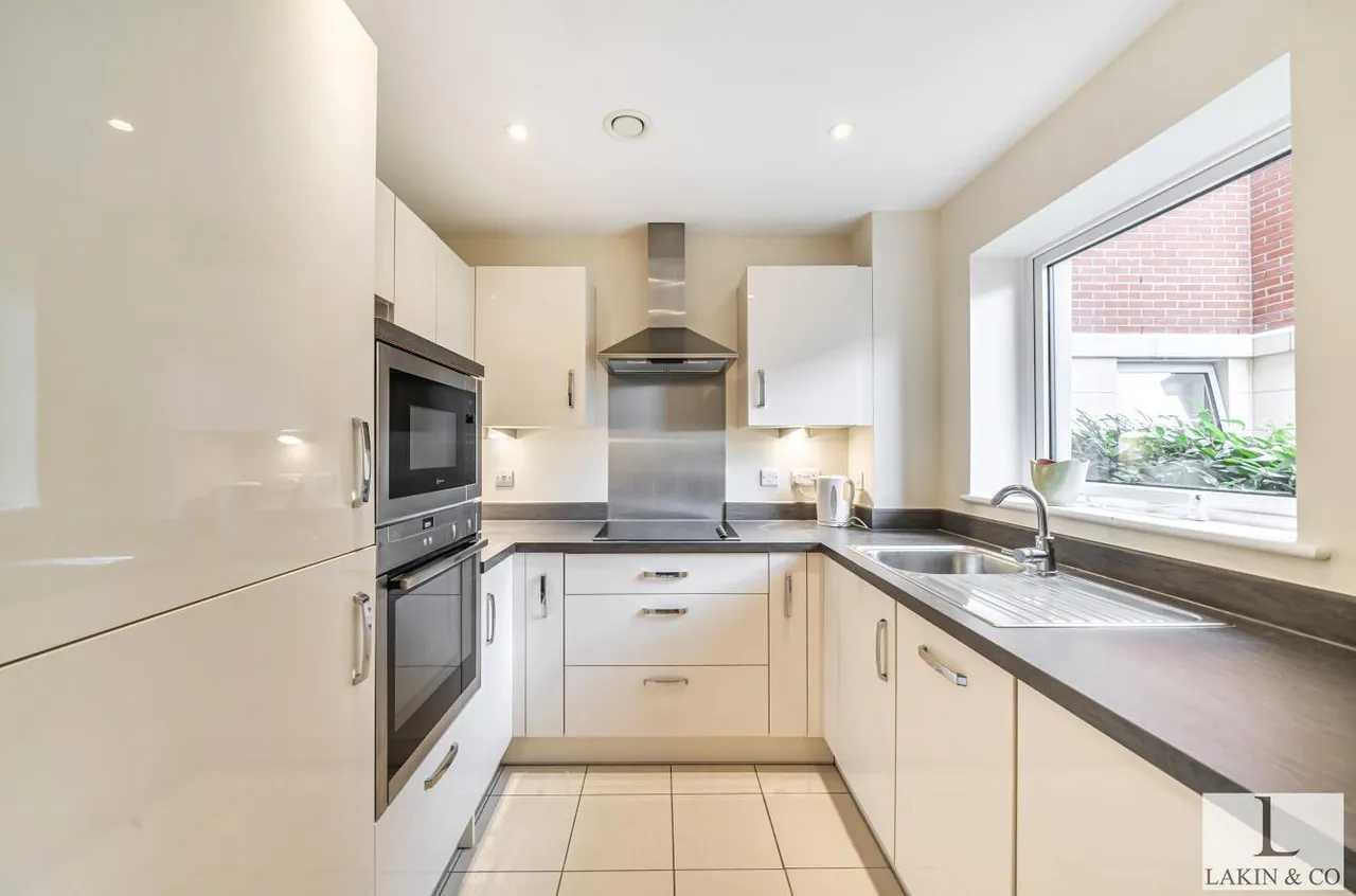 Josiah Drive, Ickenham, UB10 8FF, photo 3