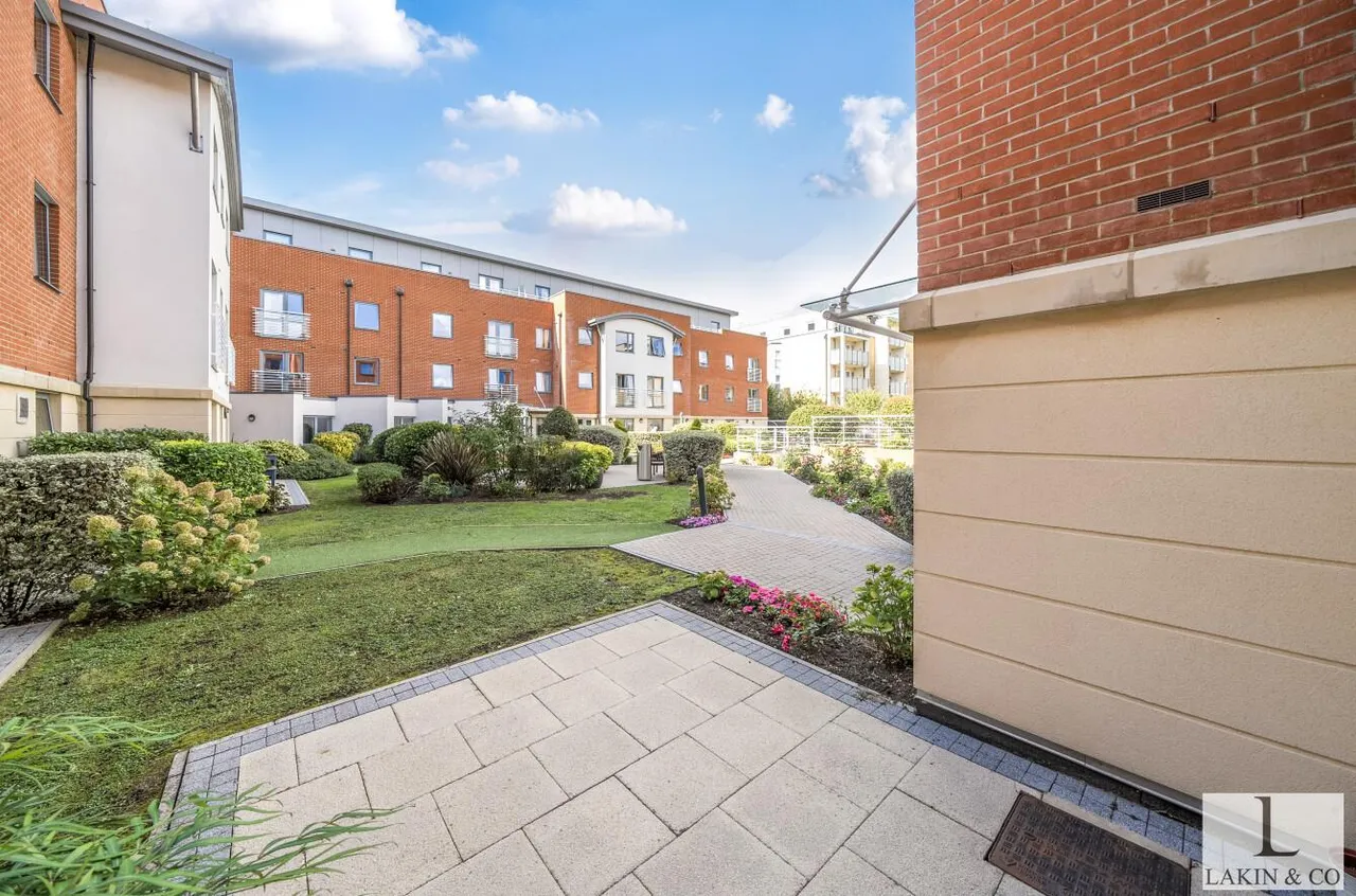 Josiah Drive, Ickenham, UB10 8FF, photo 8