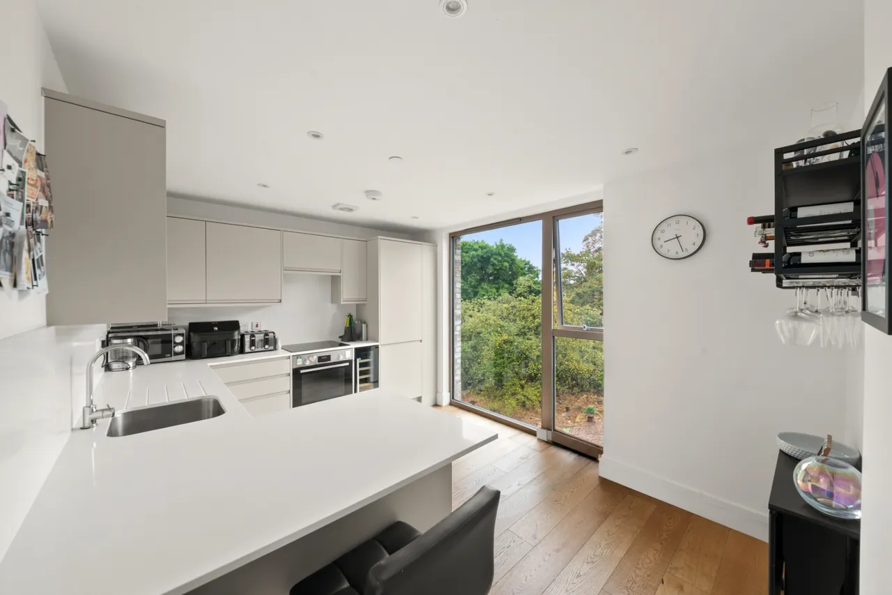 Uxbridge Road, Hanwell, W7, photo 3