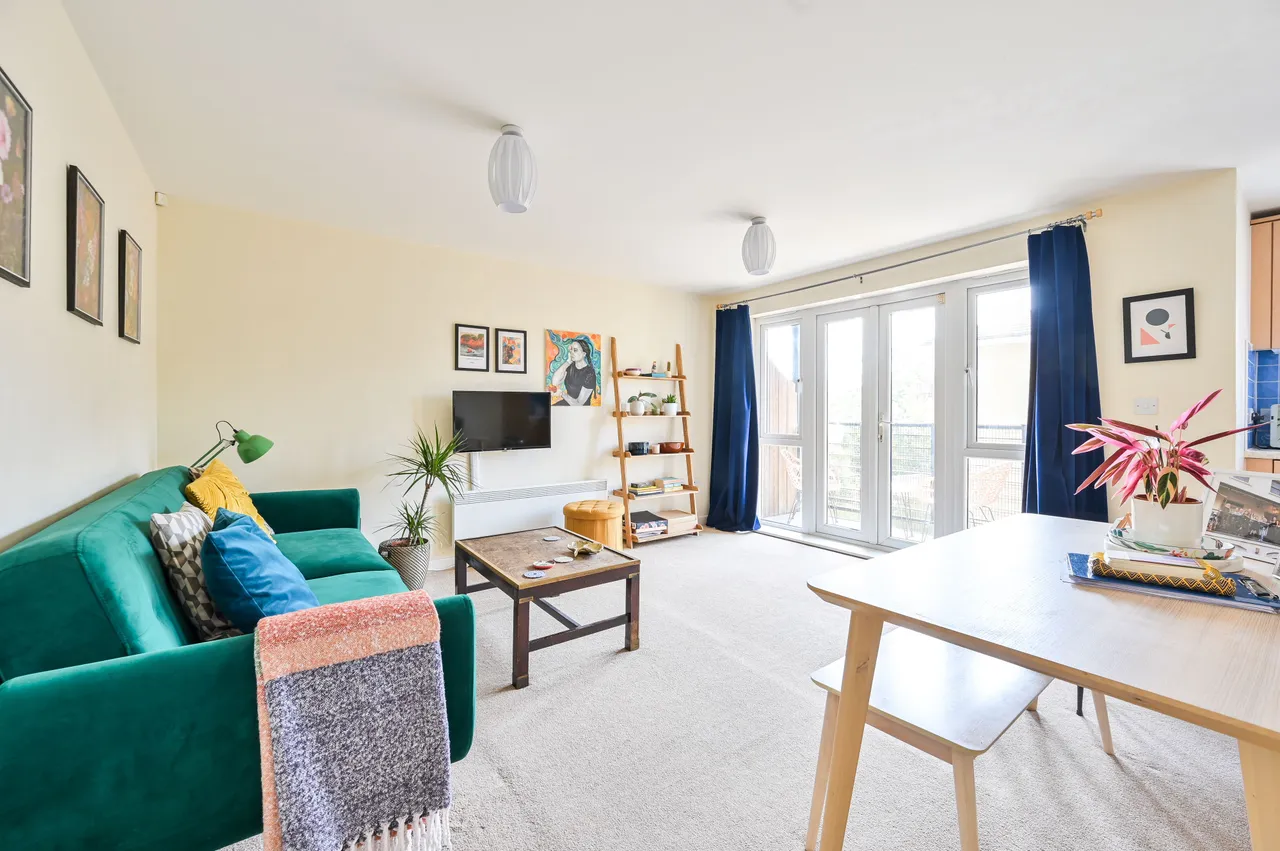 1 bed flat to rent — Flat 22, 60 St Georges Way, London