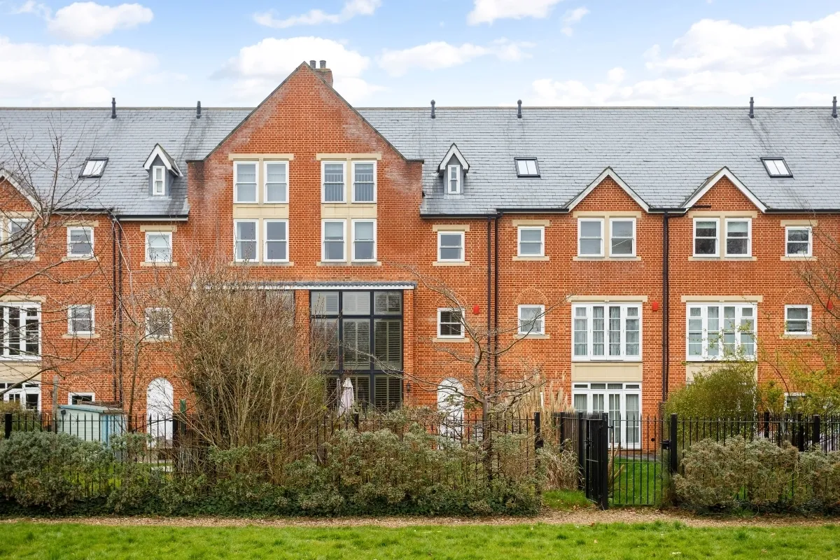 4 bed house to rent — The Cloisters Bridgeman Drive SL4